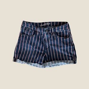 Universal Thread Shorts